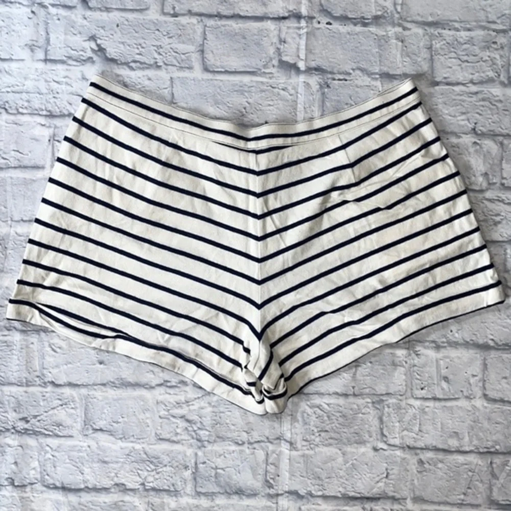 Tory Burch WORN ONCE Mid Rise Classic Stripe Pleated Summer Preppy Cuffed Shorts